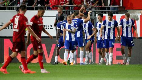 Hertha BSC bejubelt den Siegtreffer von Cuisance