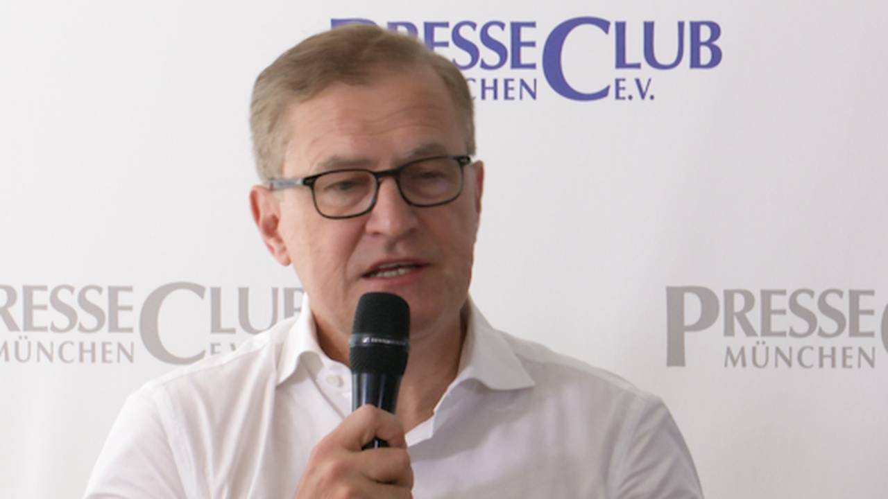"Abstrus!" Bayern-Boss schießt gegen die Konkurrenz