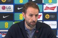 Gareth Southgate, Trainer der englischen Nationalmannschaft, will sich vor der WM in Katar nicht verbieten lassen über problematische Themen wie Menschenrechte und LGBT-Gemeinschaft im Rahmen des Turniers zu sprechen. 