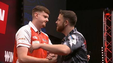 Niko Springer gewinnt das deutsche Duell gegen Kevin Troppmann relativ deutlich mit 6:2. Springer nutzt immer wieder die Doppelschwäche von Troppmann aus und steht in der nächsten Runde Stephen Bunting gegenüber.