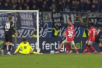 Der Karlsruher SC hat seine Pflichtaufgabe bei den Kickers offenbach gelöst. Ein Kullertor fungierte als Dosenöffner.