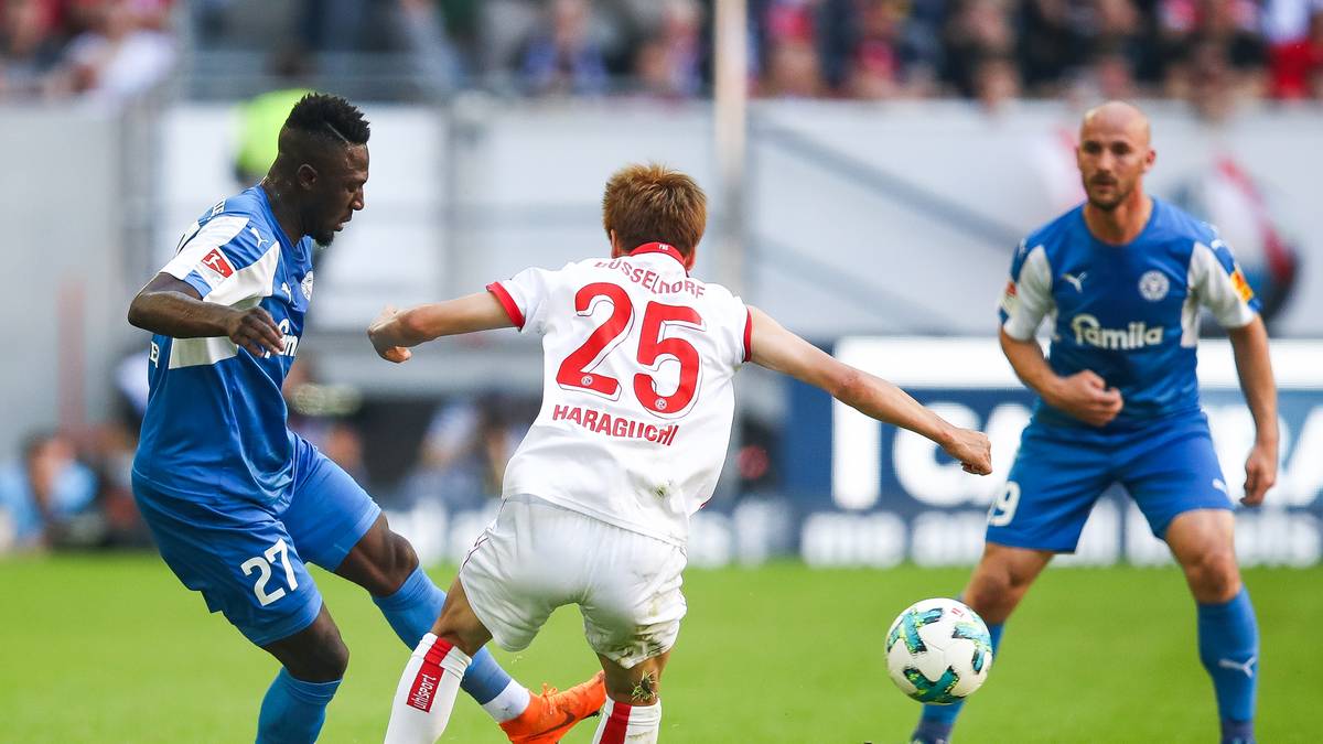 Kiel sucht nach einer Abtastphase sein Heil in der Offensive und vergibt kurz vor der Pause einige gute Möglichkeiten. Zur Pause bleibt es aber beim 0:0