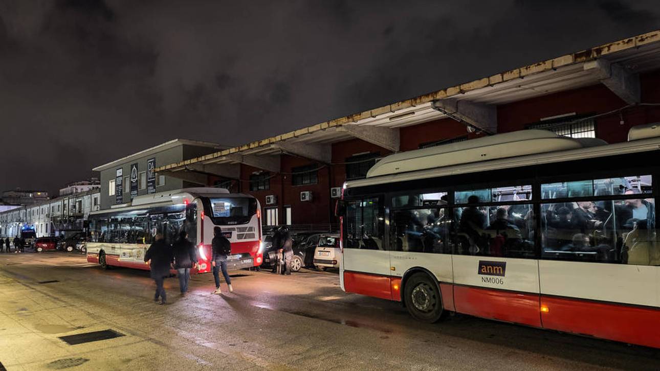 350 Eintracht-Ultras in Neapel