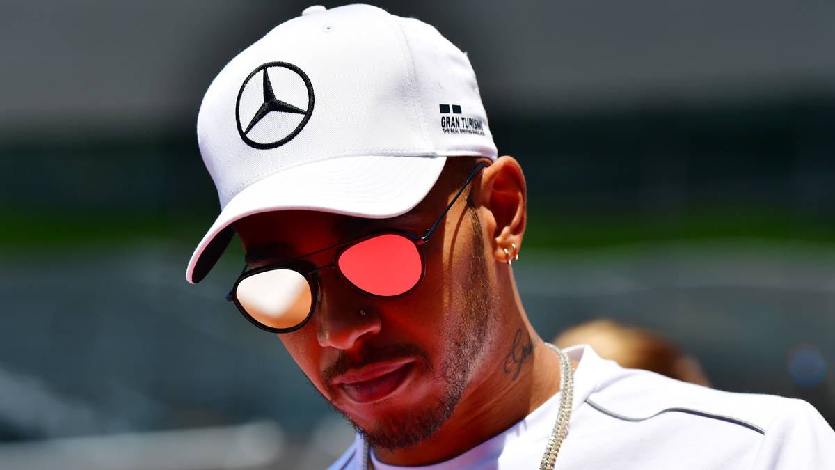 Während einer Safety-Car-Phase unterläuft den Silberpfeilen ein großer Taktik-Fehler, durch den Hamilton zurückfällt. Anschließend streikt auch bei ihm die Technik. "Viel davon ist auf unsere eigenen Fehler zurückzuführen", konstatierte Motorsportchef Toto Wolff