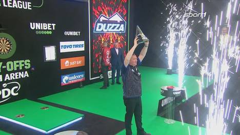 Glen Durrant sichert sich zum ersten Mal den Titel in der Premier League. Auch ohne Publikum feiert der Engländer ausgelassen. 