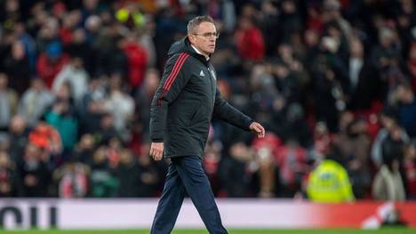 Ralf Rangnick droht bei Manchester United die nächste Spiel-Verschiebung. Bei der Rückkehr aufs Trainingsgelände werden noch mehr Corona-Fälle entdeckt.