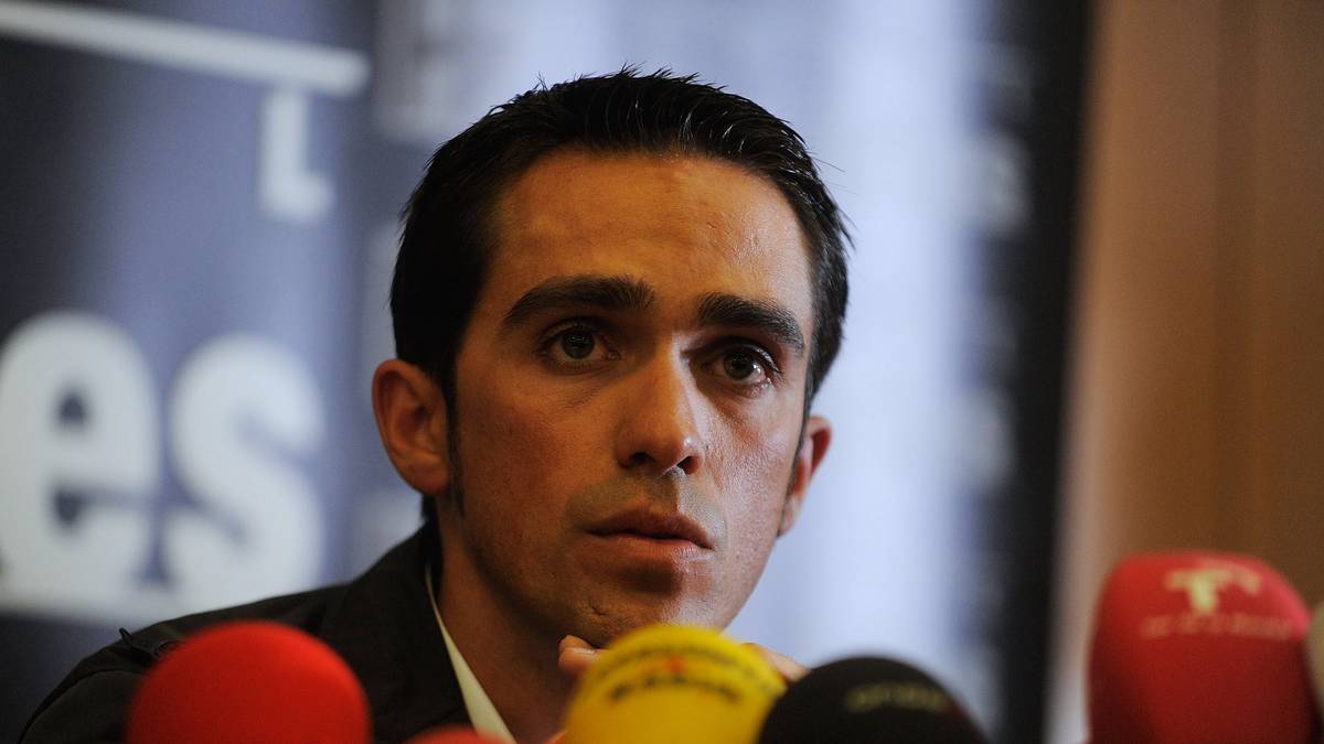 Nach langem Hin und Her wird Contador unter dubiosen Umständen durch den spanischen Radsportverband freigesprochen. Im Februar 2012 wird die 2010 erhobene zweijährige Sperre durch den Internationalen Sportgerichtshof jedoch wieder ausgesprochen