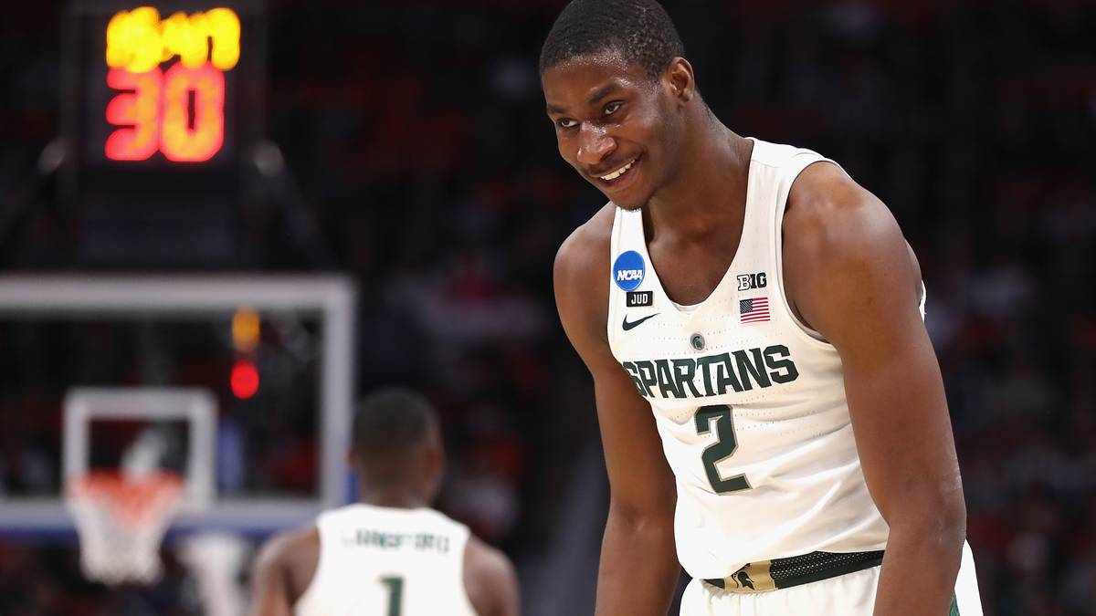 PICK 4 - JAREN JACKSON JR. (Center/Power Forward, Michigan State) - MEMPHIS GRIZZLIES: Der 18-Jährige könnte ein richtig guter Two-Way-Mann werden. Vielseitig: vorne mit Dreier (40 Prozent am College), auch mit Zug zum Korb, hinten guter Shot Blocker (4,9 auf 36min gerechnet), nicht so mega explosiv