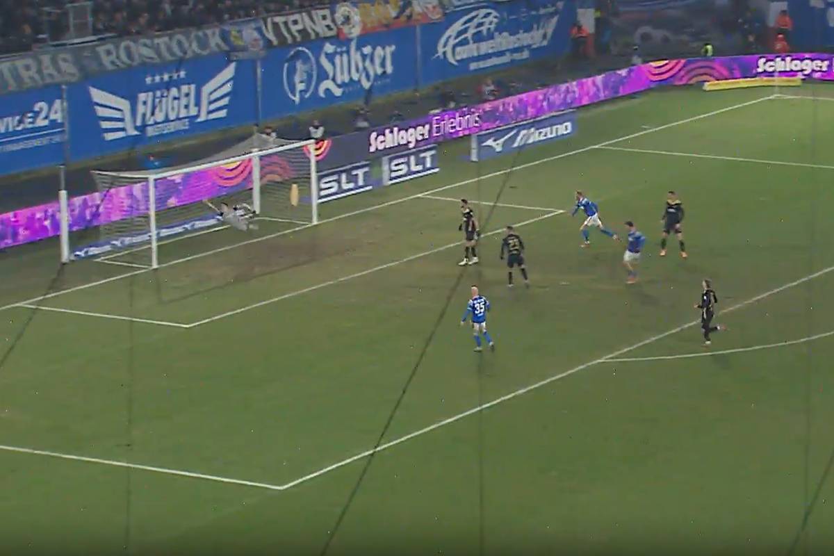 90.+4! Last-Minute-Tor lässt ein ganzes Stadion ausflippen