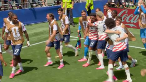 Die USA jubeln gegen Australien vermeintlich zu früh. Referee Felix Zwayer wird aber vom VAR überstimmt und hat deshalb kurz darauf frohe Kunde für das Gastgeberland. 