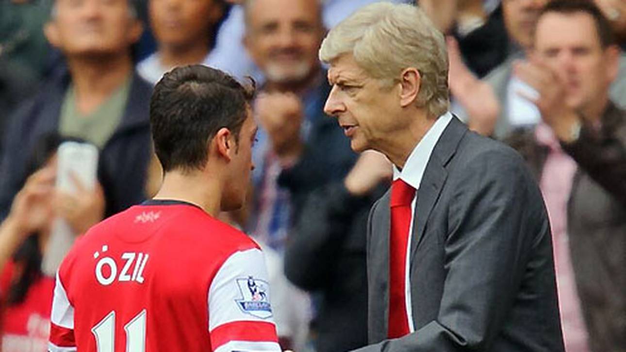 Mesut Özil (l.) wechselte im vergangenen Jahr von Real Madrid nach London