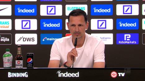 Randal Kolo Muani hat sich von Eintracht Frankfurt zu Paris Saint-Germain gestreikt. Sein ehemaliger Trainer Dino Toppmöller hat eine klare Meinung zu der Aktion.