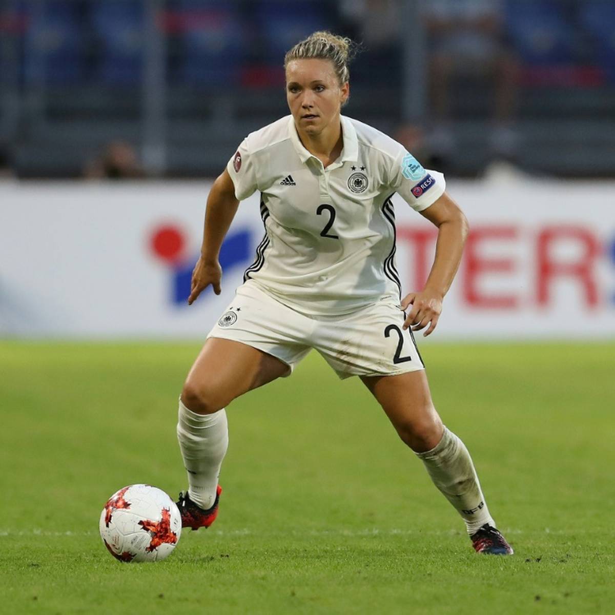Die ehemalige Fußball-Nationalspielerin Josephine Henning hofft auf einen Verbleib der deutschen Vizeeuropameisterinnen.
