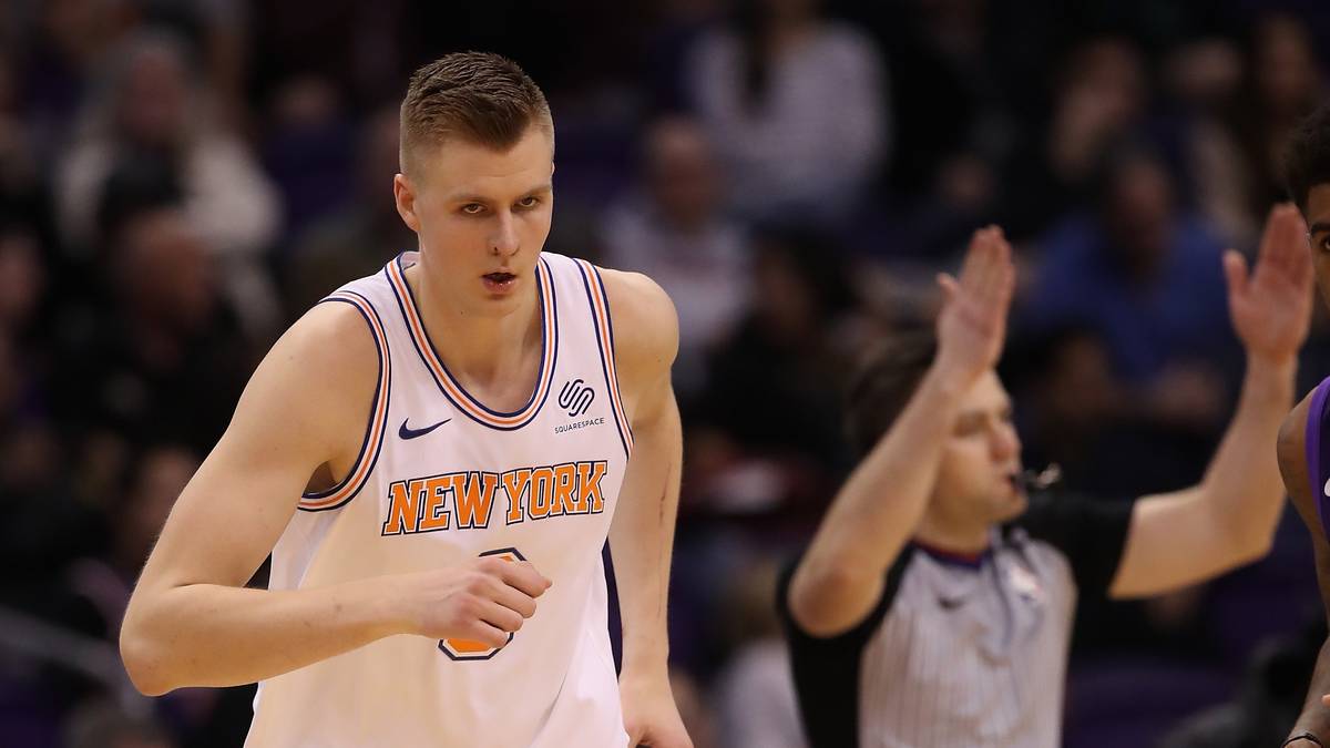 Noch im Trikot der New York Knicks hatte sich Porzingis im vergangenen Jahr einen Kreuzbandriss zugezogen. Seitdem stand er nicht mehr auf dem Parkett. Ist der mehr als 2,20 Meter große Lette fit, ist er einer der besten Big Men der Liga 