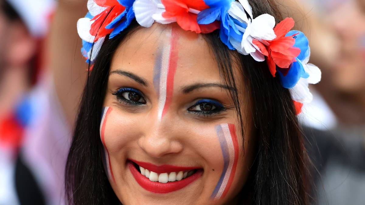 Die Blumenkette ist der Verkaufsschlager dieser EM 