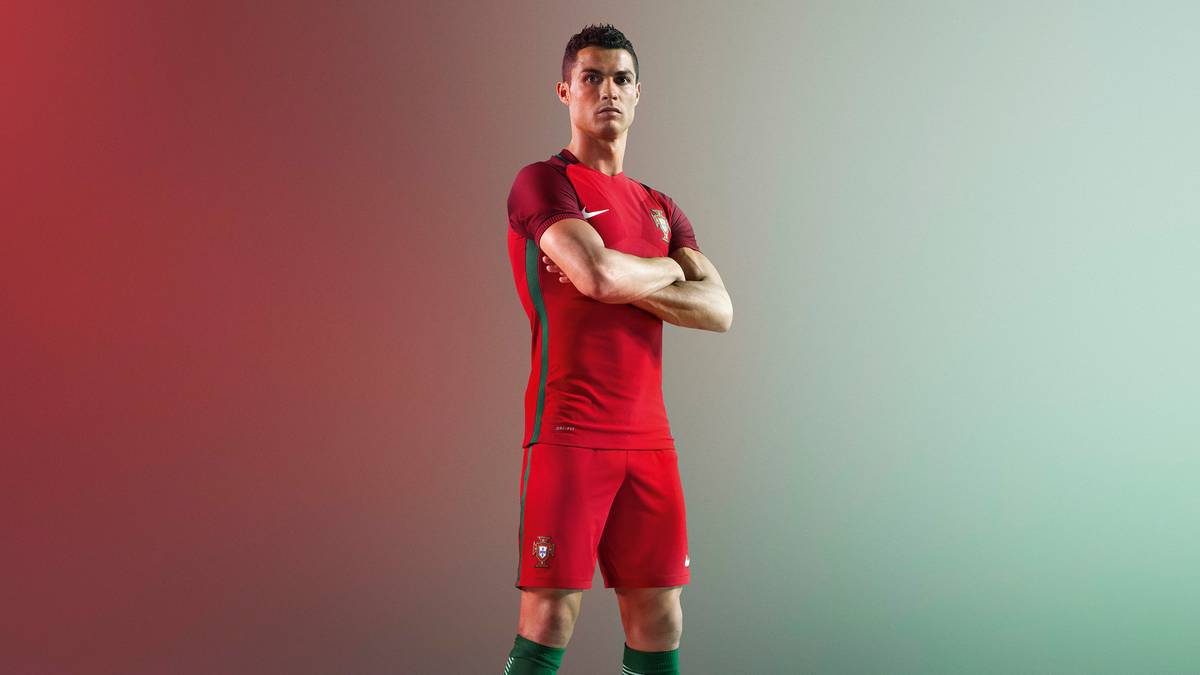 PORTUGAL: Das Team um Cristiano Ronaldo ist eine echte Flirt-Empfehlung. Allein schon wegen Cristiano Ronaldo. Der Superstar ist als Fußballer überragend und kommt bei den Frauen gut an. Damit kann man nichts falsch machen!
