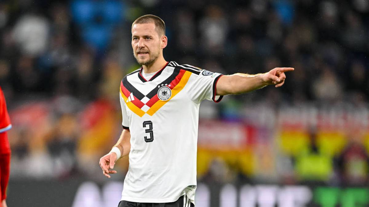 WALDEMAR ANTON:
Alter: 29 Jahre, Verein: Borussia Dortmund, Länderspiele: 12, Tore: 0