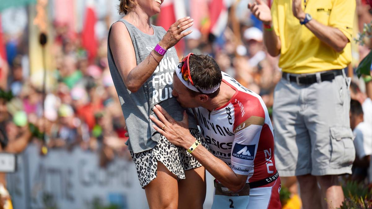 Der überglückliche Sieger küsst im Ziel den Bauch seiner schwangeren Frau Emma, eine ehemalige australische Triathletin. Wenn da der Nachwuchs kein Spitzen-Triathlet wird ...