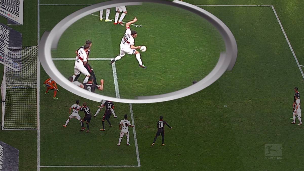 Der 20. Spieltag hat schon wieder einen Aufreger:  Stuttgars Gentner wehrt dem Ball beim Stand vom 1:0 in Frankfurt im eigenen Strafraum regelwidrig mit der Hand ab, die Pfeife von Schiedsrichter Peter Sippel aber bleibt stumm. Am Ende gewinnt der VfB 4:2