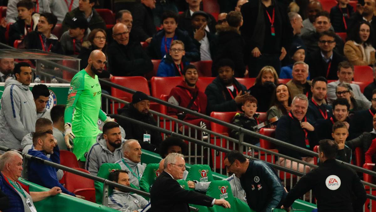 Caballero macht sich also bereit, kurz vor dem Ende der Verlängerung beim Spielstand von 0:0 auf den Platz zu gehen 