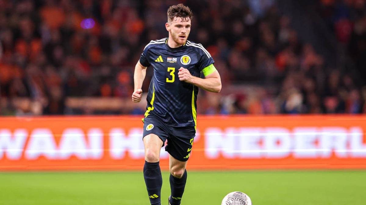 Schottland (Heim) - Ausrüster: Adidas - Die Schotten werden Deutschland gleich zum Auftakt fordern. Andrew Robertson und Co. haben dunkle Heimtrikots mit schwarzer Markierung