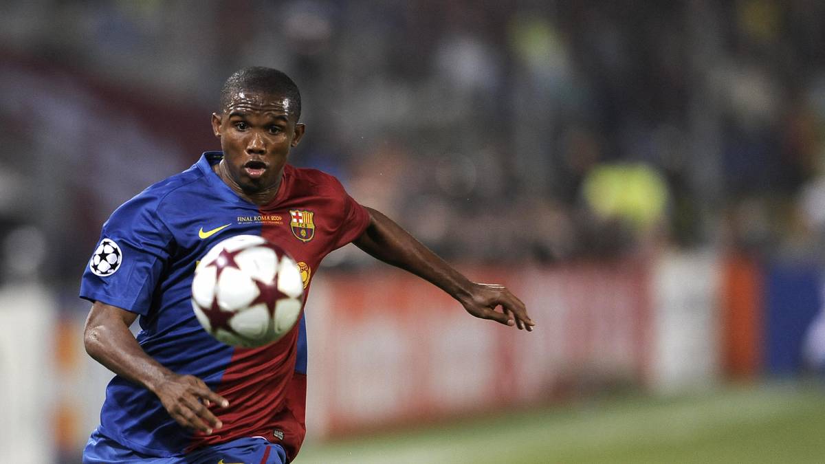 SAMUEL ETO'O (2004-2009): Der Kameruner geht in die Geschichte Barças als "der unbezwingbare Löwe" ein, der Stürmer, der nie aufgab. Dank der Unterstützung von Deco, Ronaldinho, Iniesta, Xavi und Messi erzielte der Afrikaner in seinen 234 Spielen im Barca-Trikot 152 Tore