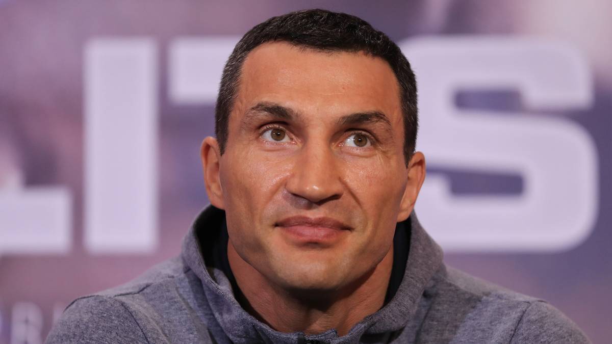Auf der PK gibt sich Klitschko zuversichtlich: "Ich fühle mich schon jetzt als Gewinner. Auch wenn die meisten Fans hinter Anthony stehen werden: Das ist mein Event, meine Nacht, mein Ring und mein Sieg."