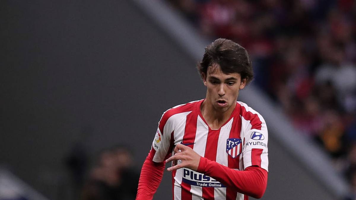 MADRID, SPAIN - OCTOBER 19: Joao Felix of Atletico de Madrid controls the ball during the Liga match between Club Atletico de Madrid and Valencia CF at Wanda Metropolitano on October 19, 2019 in Madrid, Spain. (Photo by Gonzalo Arroyo Moreno/Getty Images)