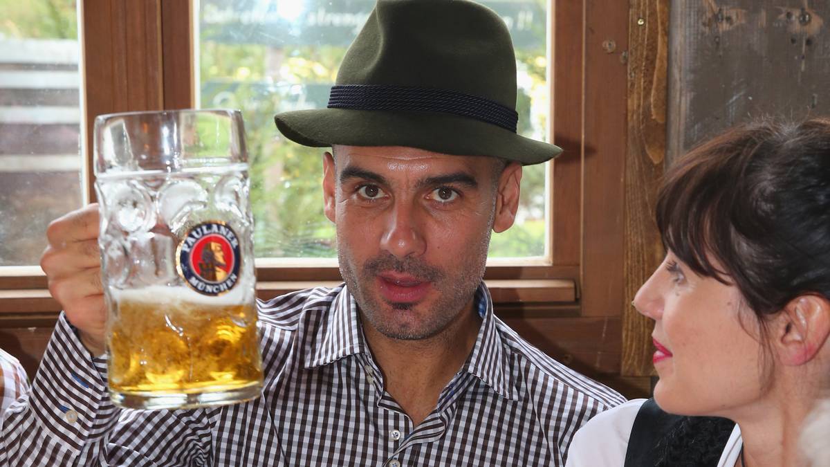 Pep Guardiola sind die sozialen Netzwerke weitesgehend fremd. Auf der Wiesn fühlt er sich dagegen pudelwohl