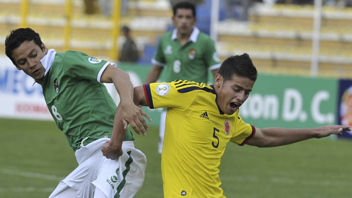 Das Debüt in der Nationalelf Kolumbiens lässt nicht lange auf sich warten. Im Oktober 2011 läuft er in einem WM-Qualifikationsspiel gegen Bolivien das erste Mal für sein Heimatland auf