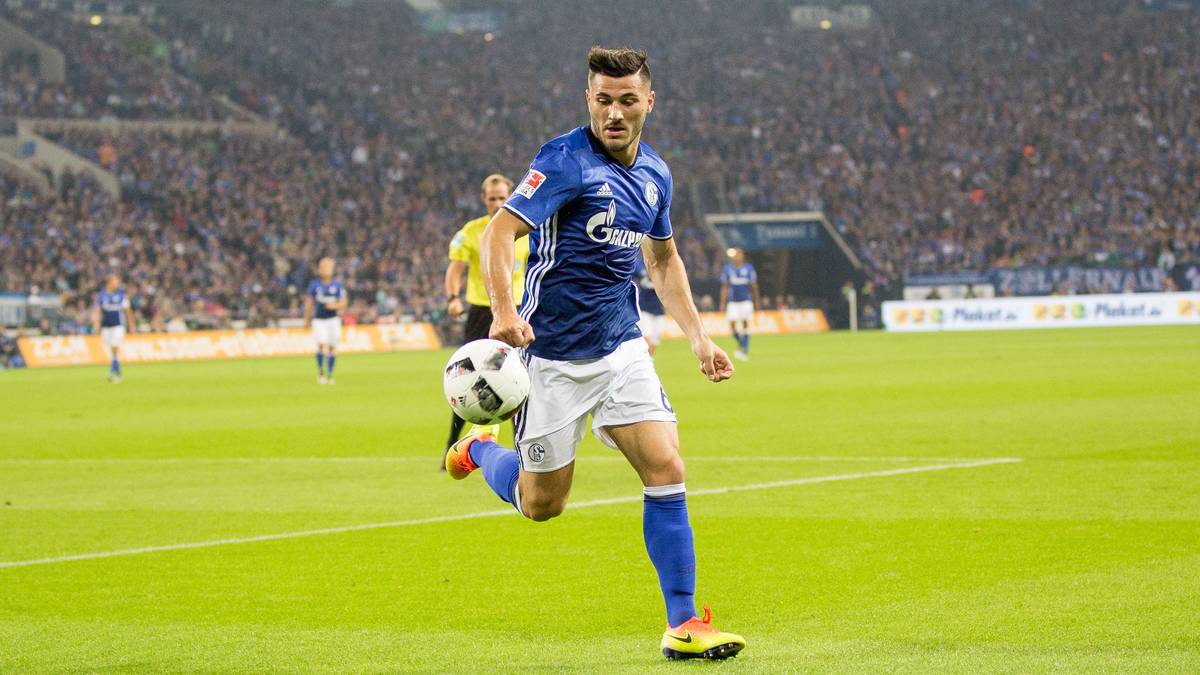 Mit drei Toren und fünf Vorlagen in der Saison 2016/17 spielte er sich ins Blickfeld der europäischen Top-Klubs, er ging ablösefrei zum FC Arsenal