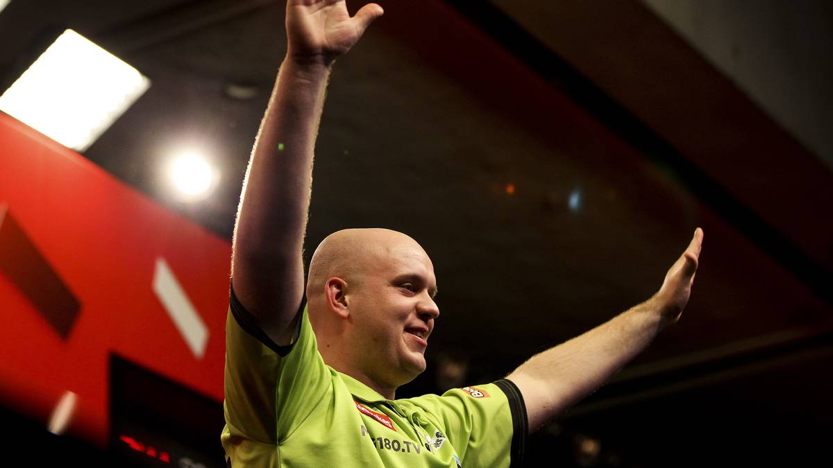So wie Michael van Gerwen im WM-Halbfinale 2013. Auf dem Weg zum 6:4-Erfolg gelangen MvG sage und schreibe 17 perfekte Darts nacheinander. Nur der 18. Wurf auf die Doppel 12, der im Single-Feld landete, verhinderte nie da gewesene zwei 9-Darter in Folge