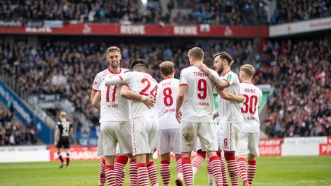 1. FC Köln feiert eines seiner Tore gegen Arminia Bielefeld