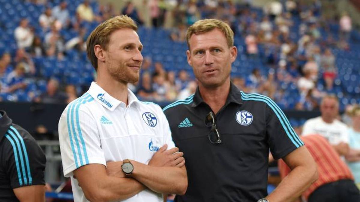Ingo Anderbrügge(r. mit Benedikt Hoewedes) gehört zur Gruppe, die Ralf Rangnick zu Schalke 04 holen will