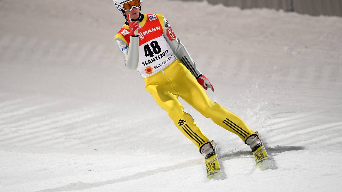 Das sagt Hannawald: "Hat einige überragende Sprünge gezeigt, aber nicht so viele wie zum Beispiel Wellinger. Wenn er über Weihnachten noch ein paar Kleinigkeiten gefunden hat, kann er gefährlich werden. Denn: Er ist ein Flieger und die Schanzen bei der Tournee liegen ihm."