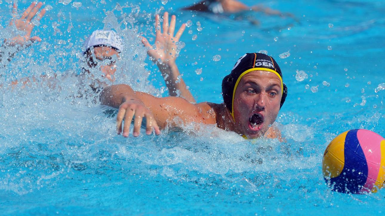 Wasserballer spielen um Platz fünf