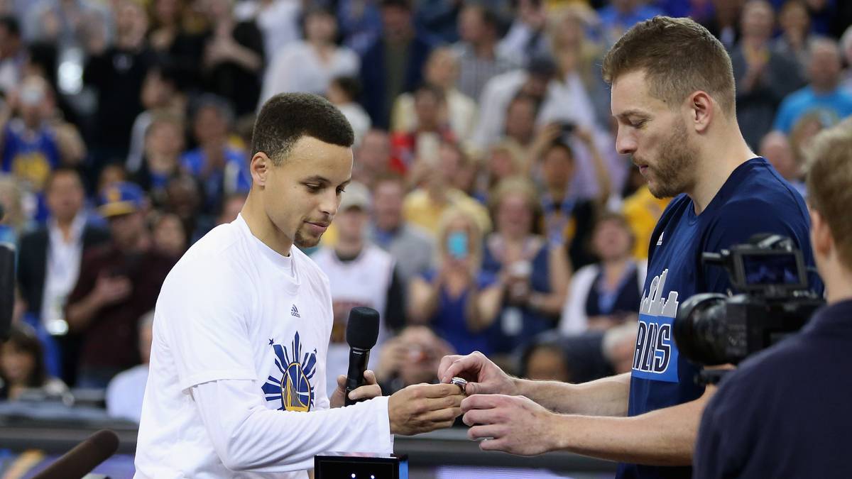Die Liste der Spieler mit Meisterschaftserfahrung wird um David Lee erweitert. Der Power Forward feierte 2015 mit den Golden State Warriors den Titel. Über Boston ging es für den zweimaligen All-Star anschließend zu den Dallas Mavericks