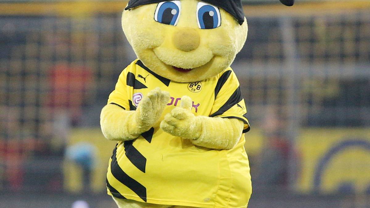 Laut BVB Pressestelle kontrolliert das Dortmunder Maskottchen Emma "am wunderschönen Mannschaftsbus unseres Gastes nur den Reifendruck". Wer's glaubt. Doch nach dem Sieg der Borussen gegen die Bayern im April 2012 entleert sich Emma wohl doch am Bus der Münchner und sorgt so für mächtig Aufregung zwischen den beiden Vereinen