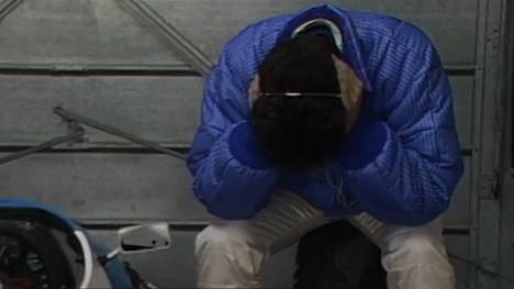 Damon Hill spricht in der neuen Dokumentation "Hill" über den Tod seines Vaters und den damit verbundenen harten Weg bis hin zum Gewinn der Formel-1-Weltmeisterschaft 1996. Dabei gibt die Motorsport-Legende auch emotionale Einblicke.