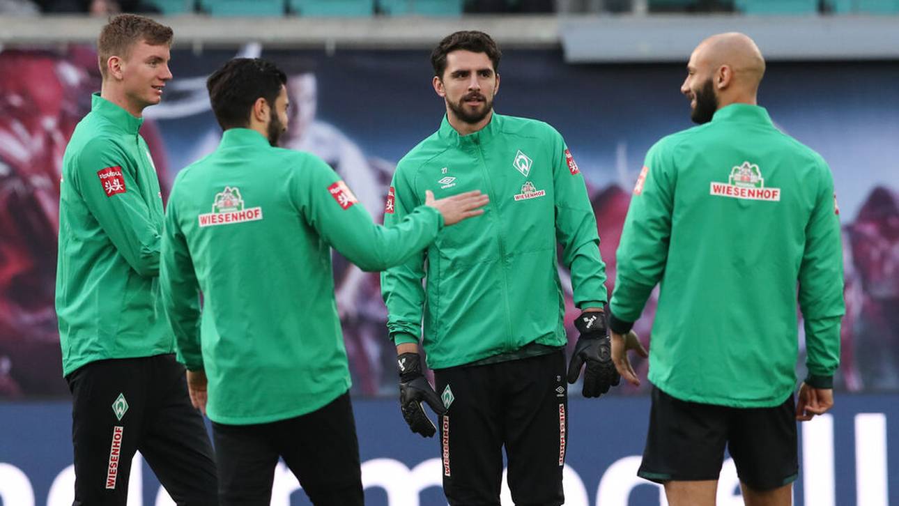 Nick Woltemade (l.) mit Nuri Sahin, Stefanos Kapino und Ömer Toprak im Februar 2020