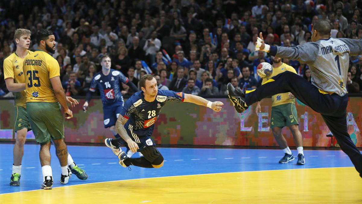 Kommt ein Franzose geflogen: Valentin Porte hebt ab und überwindet Maik Santos im Tor der Brasilianer