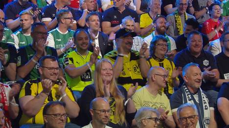 In der ersten Runde des DFB-Pokals trifft Borussia Dortmund im West-Schlager auf Rot-Weiss Essen. Die BVB-Fans im Fußballmuseum freuen sich.