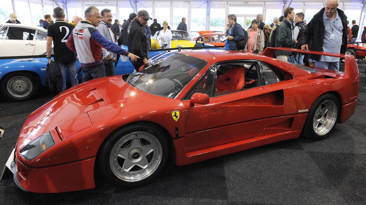 Von einem Ferrari F40 (hier ein neueres Model) musste sich Alesi trennen