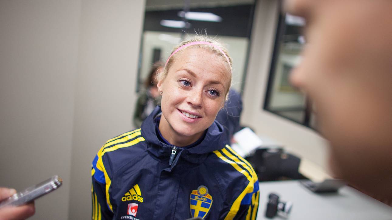 FBL-WC-2015-WOMEN-SWE-PRESSER