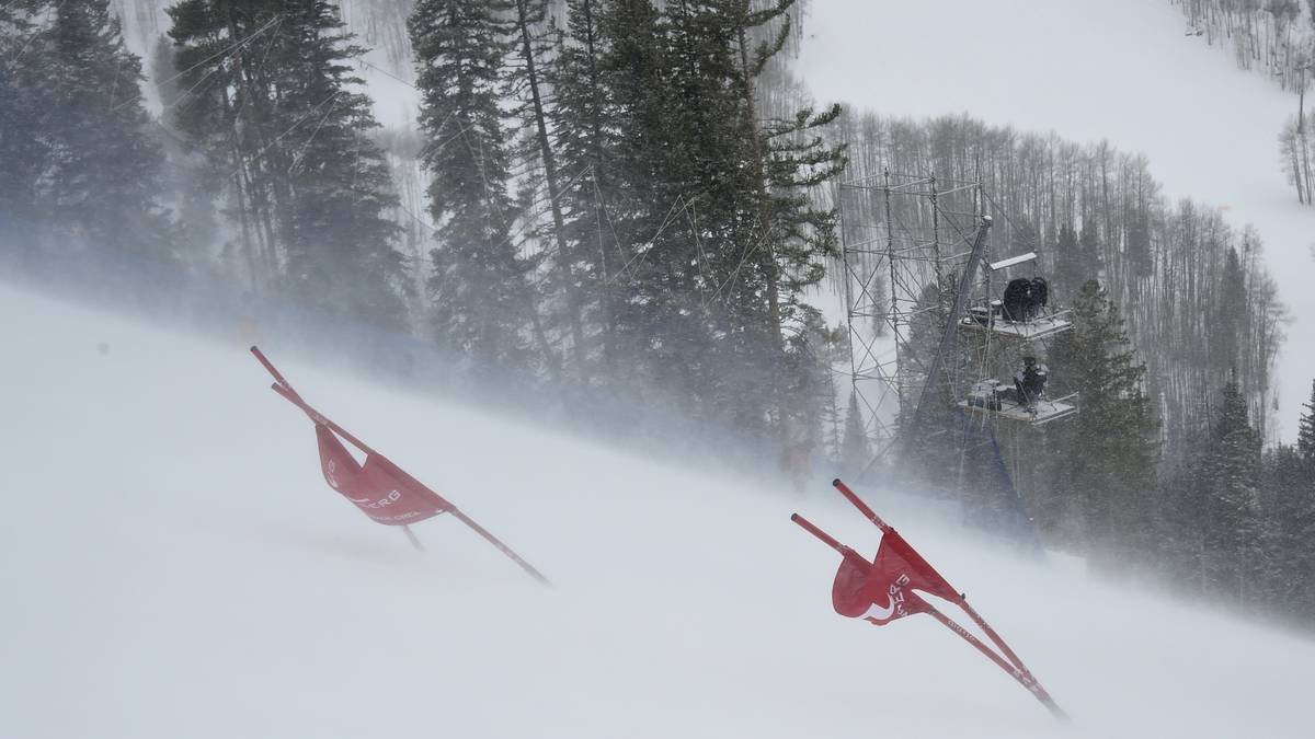Einige Tore knickten im starken Wind von Beaver Creek ein.