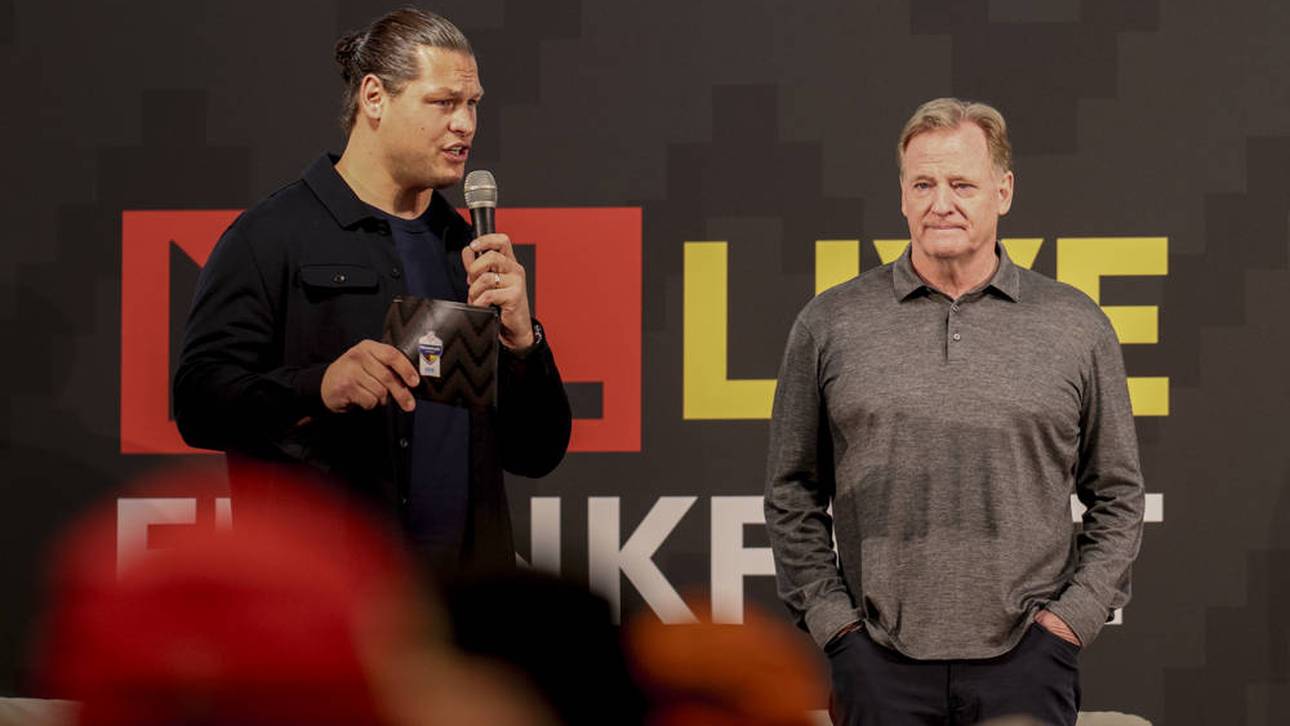 Markus Kuhn (mit NFL-Comissioner Roger Goodell) schaffte es aus Deutschland in die NFL