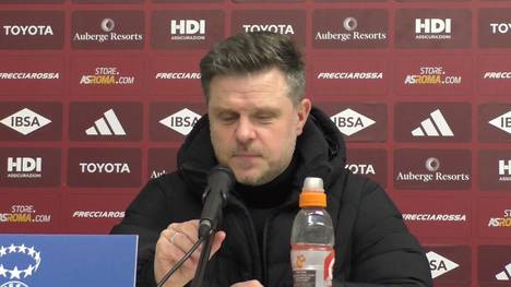 In der Women's Champions League trennt sich Bayern München mit einem 2:2-Remis von der Roma. Nach einer chaotischen Schlussphase zeigt sich FCB-Coach Alexander Straus deutlich verärgert.