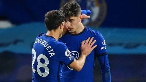 Die Chelsea-Profis Kai Havertz (r.) und César Azpilicueta hatten für den Elfmeter einen Trick ausgeheckt