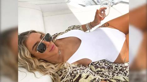 Baby-Glück bei Influencerin Taylor Ward und ManCity-Star Riyad Mahrez. Das Paar gab auf Instagram die Schwangerschaft der 24-Jährigen bekannt.