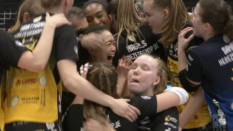 Irres Spiel! Der VfB Suhl gewinnt nach einem unglaublichen Comeback das erste Halbfinal-Spiel gegen den SSC Palmberg Schwerin. Gäste-Coach Felix Koslowskis emotionale Auszeit rüttelt sein Team wach - am Ende ohne Erfolg.